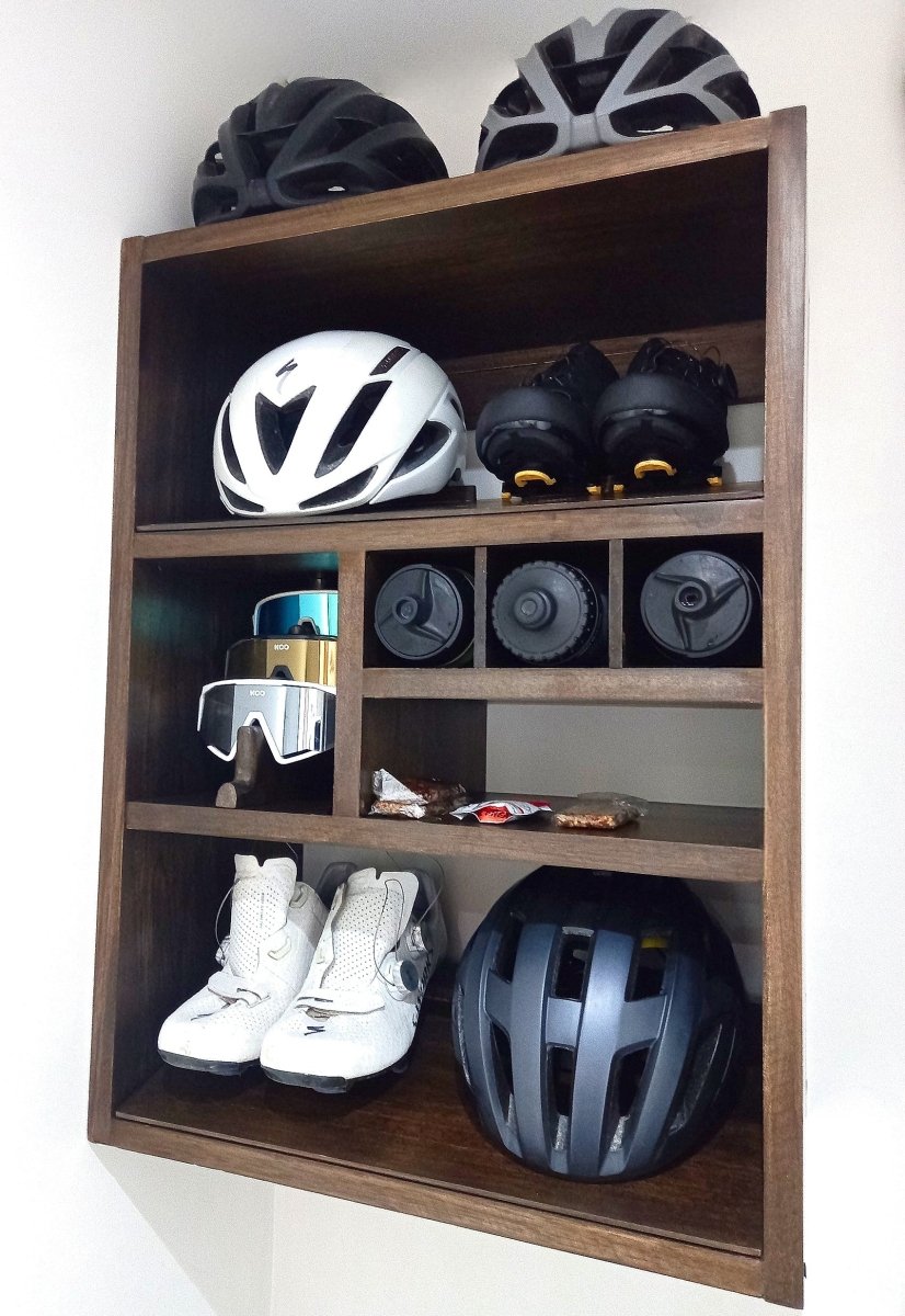 GÉNESIS - Mueble para accesorios de ciclismo - Casa Máia