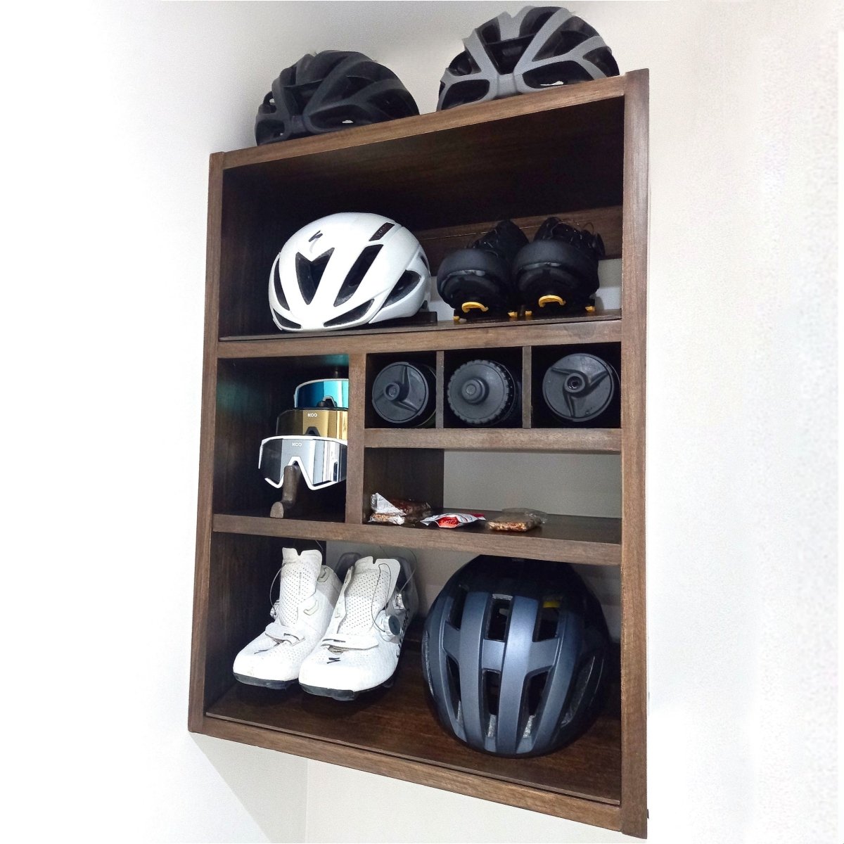 GÉNESIS - Mueble para accesorios de ciclismo - Casa Máia