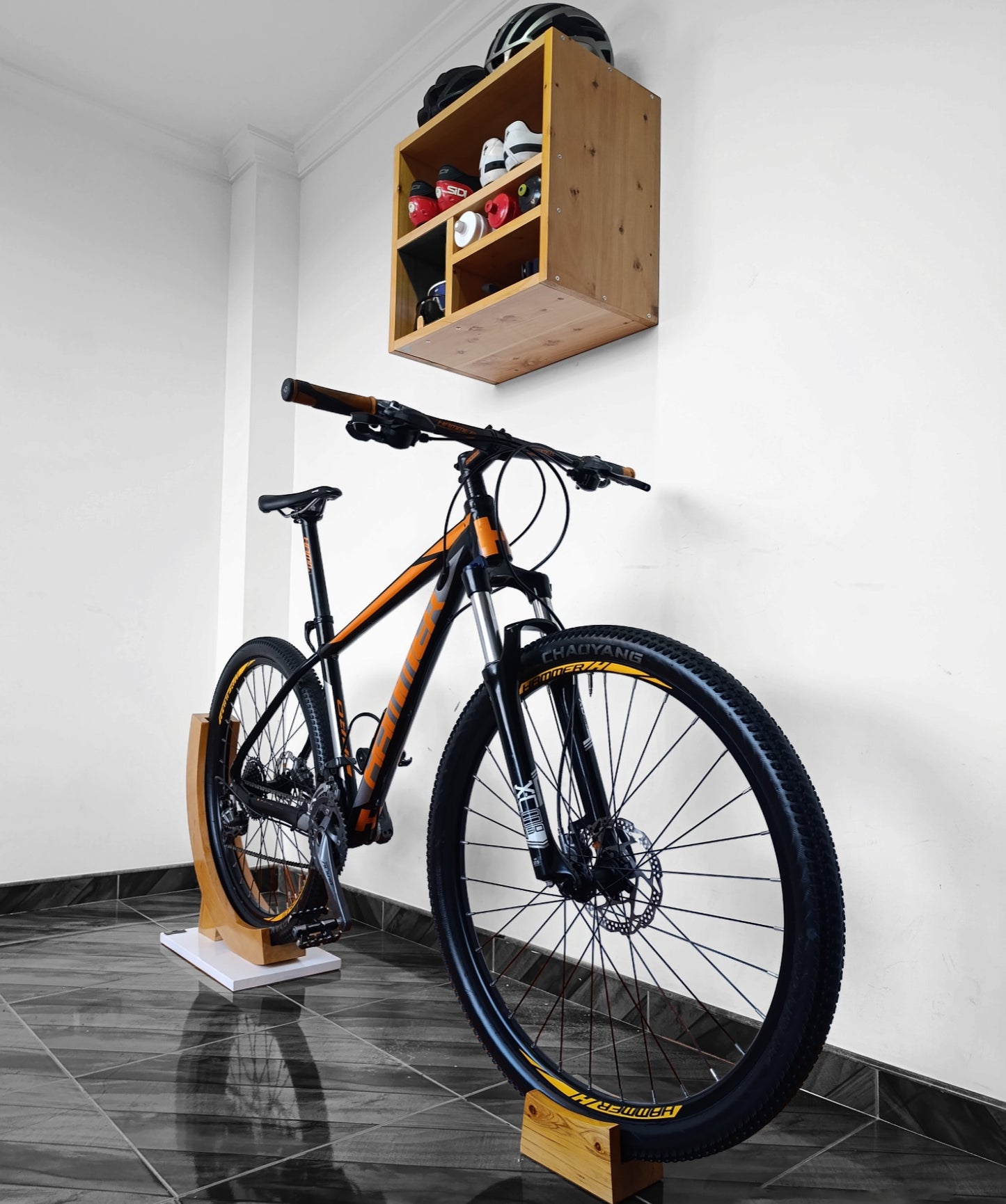 GLAM - Mueble para Accesorios de ciclismo